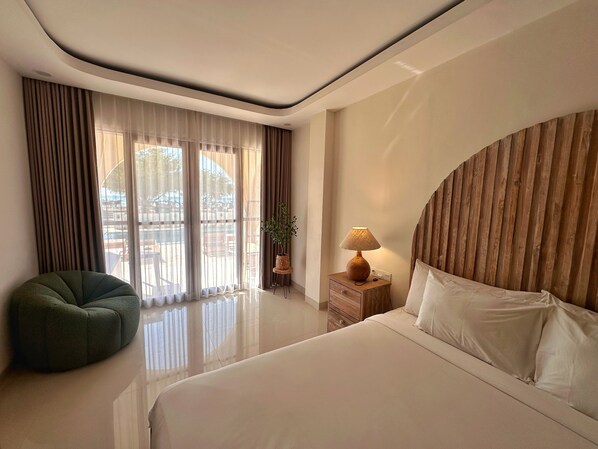 Suite superior, vista al mar | Caja de seguridad en la habitación, cortinas blackout y wifi gratis 