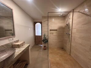 Superior Suite, Sea View | Bathroom | Slippers