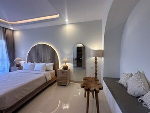 Suite superior, vista al mar | Caja de seguridad en la habitación, cortinas blackout y wifi gratis 