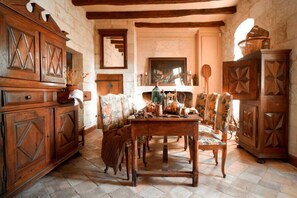 Superior Cottage, River View | Dining room