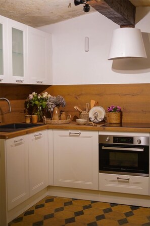 Superior-Ferienhaus, Flussblick | Eigene Küche