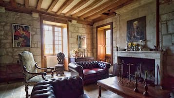 Superior Cottage, River View | Living area