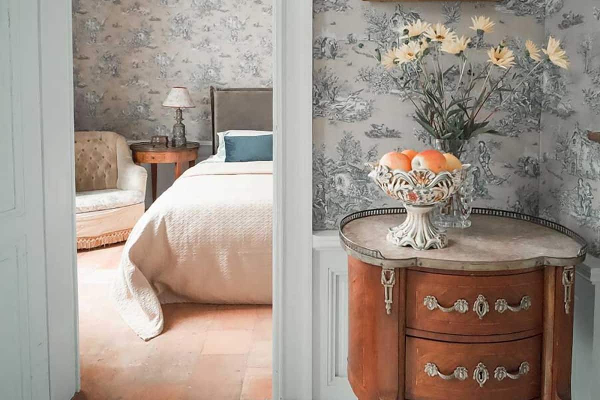 Cunas, wifi gratis y ropa de cama