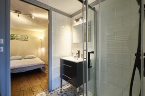 Shower, hair dryer - Gîte les Dames in the Trièves (Mens)