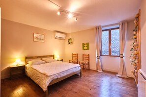 2 bedrooms, iron/ironing board, bed sheets - Gîte les Dames in the Trièves (Mens)