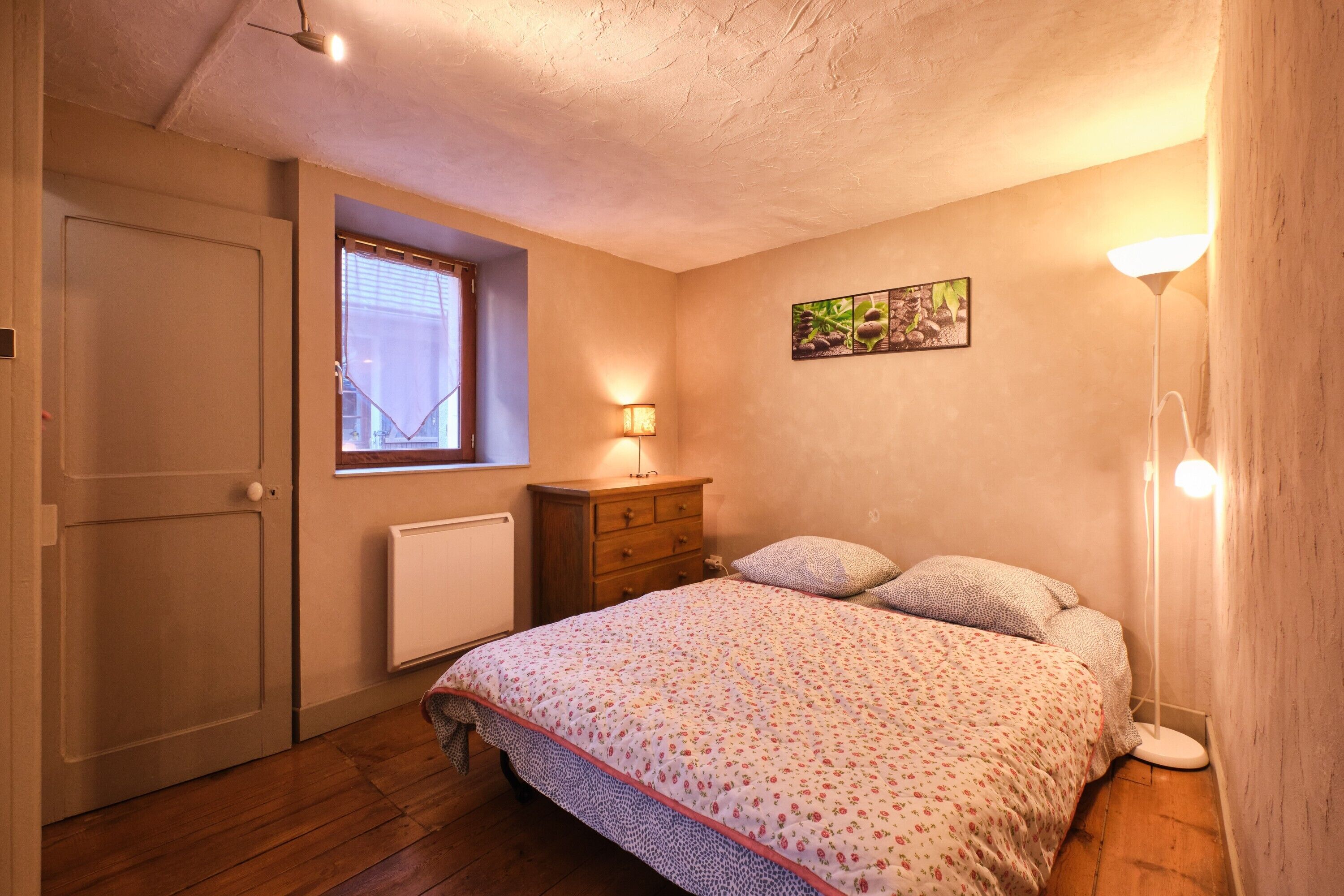 2 chambres, fer et planche à repasser, draps fournis