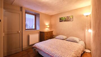 2 chambres, fer et planche à repasser, draps fournis