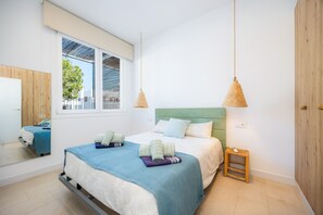 2 chambres, fer et planche à repasser, Wi-Fi, draps fournis