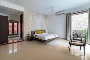 4 habitaciones, acceso a internet y ropa de cama