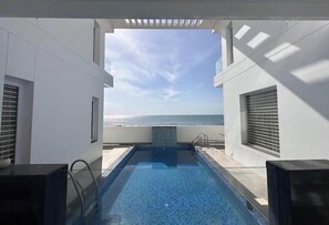 Pool - Truliv Villa Aqua- Seaview 4BHK with Infinity Pool (Chennai)