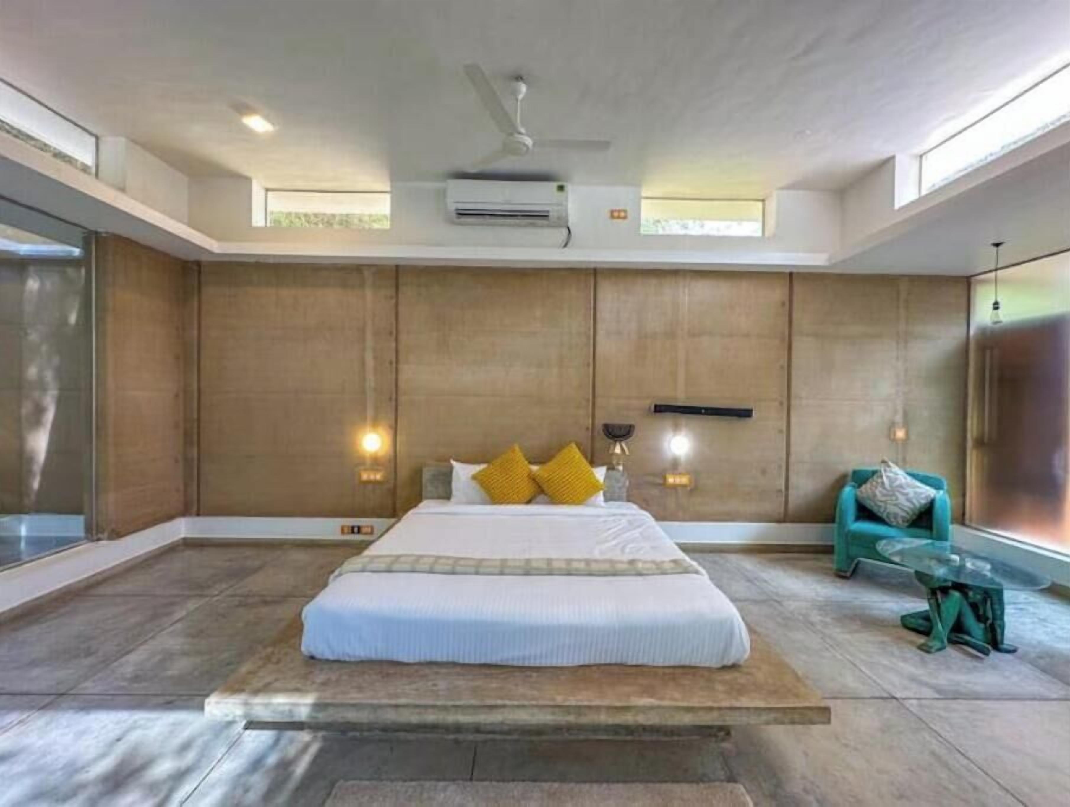 3 bedrooms, internet, bed sheets