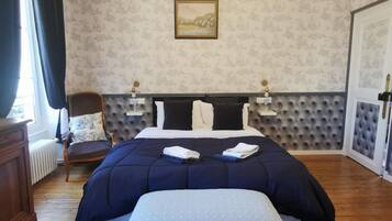 Classic Triple Room, City View | Free WiFi