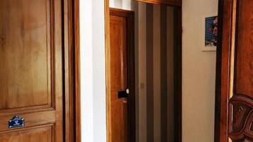 Classic-Dreibettzimmer, Stadtblick | Kostenloses WLAN