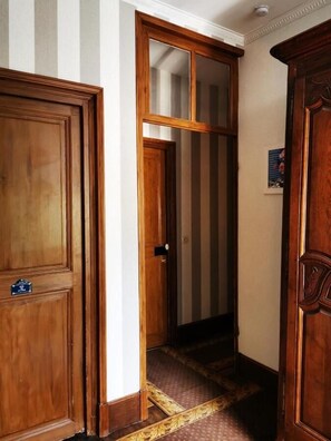 Classic-Dreibettzimmer, Stadtblick | Kostenloses WLAN