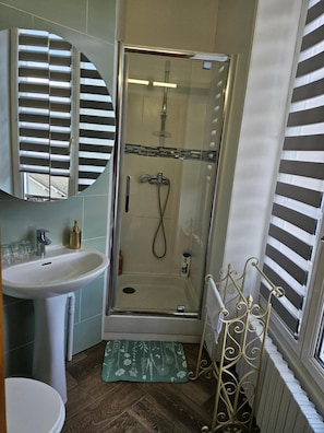 Standard Room, City View | Bathroom - La Chasse Royale (Plailly)