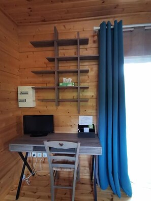 Classic Double Room, Garden View | Living area