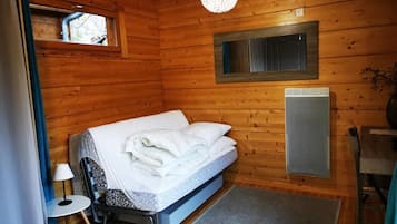 Classic-Doppelzimmer, Gartenblick | Wohnbereich | Fernseher