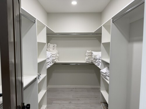 Peaceful Family & Pet-Friendly Getaway, Great for Fishing Trips & Group Fun