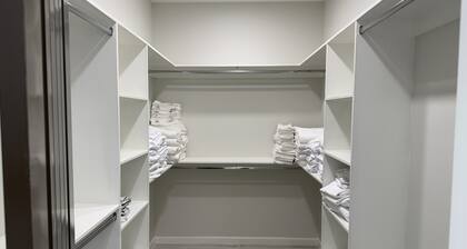 Peaceful Family & Pet-Friendly Getaway, Great for Fishing Trips & Group Fun