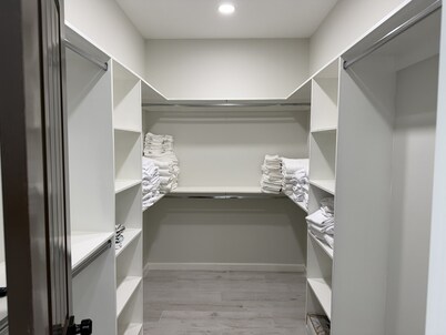 Peaceful Family & Pet-Friendly Getaway, Great for Fishing Trips & Group Fun