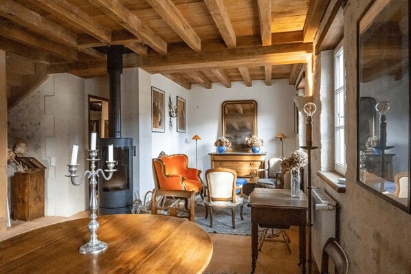 Classic Cottage, Garden View | Living area