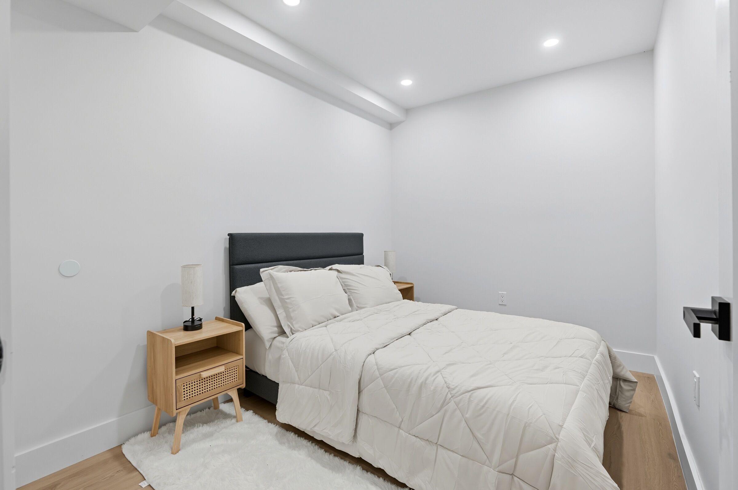 2 bedrooms, iron/ironing board, internet