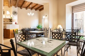 Dining - Accessible Double Room with Balcony, Wi-Fi, and Air Conditioning (Caccamo)
