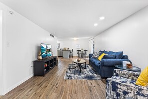 Smart TV - Peaceful 4-bedroom King House in East Rochester (East Rochester)