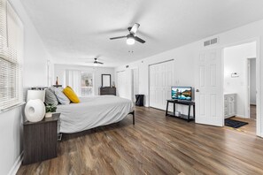 4 bedrooms, free WiFi, bed sheets - Peaceful 4-bedroom King House in East Rochester (East Rochester)