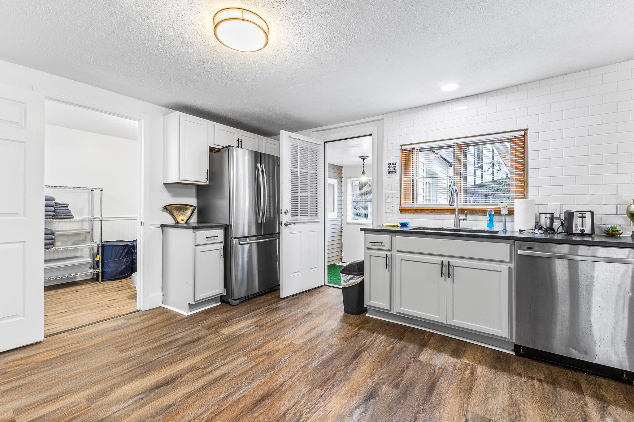 冰箱、微波炉、烤箱、炉灶