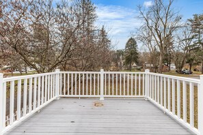 Terrace/patio - Peaceful 4-bedroom King House in East Rochester (East Rochester)