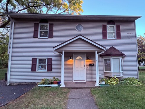 Peaceful 4-bedroom King House in East Rochester