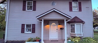 Peaceful 4-bedroom King House in East Rochester