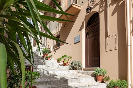 外観の詳細. Deluxe Triple Room with Balcony, Wi-Fi and Air Conditioning