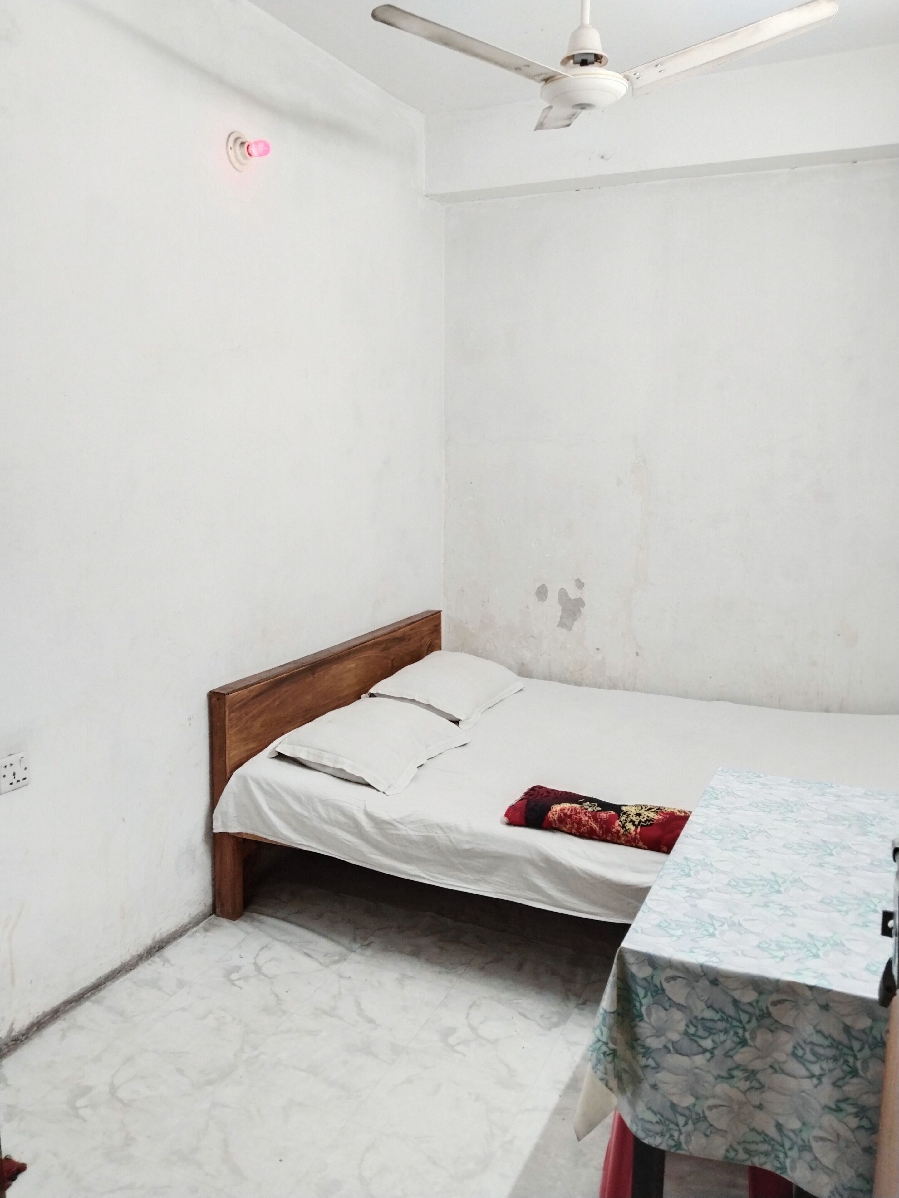 Habitación doble económica | Escritorio y wifi gratis 