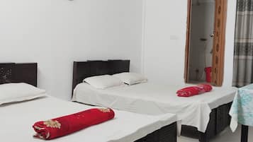 Economy vierpersoonskamer | Een bureau, gratis wifi