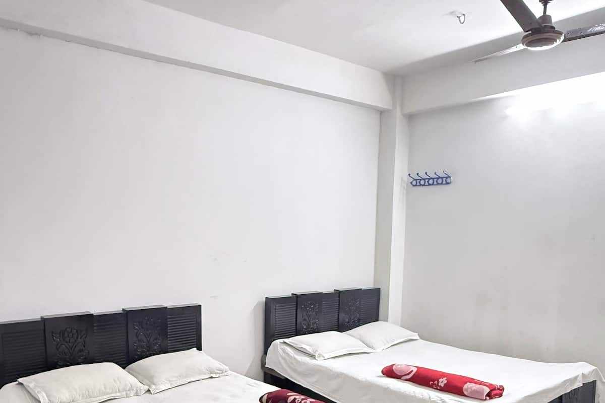 Economy Quadruple Room | Desk, free WiFi