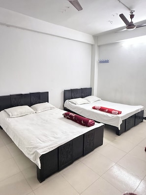 Economy Quadruple Room | Desk, free WiFi