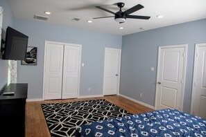 4 bedrooms, iron/ironing board, free WiFi, bed sheets