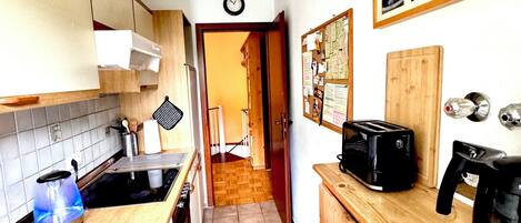 Four Ă micro-ondes, un four, surface de cuisson, lave-vaisselle