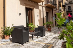 Terrace/patio - Room 'Tripla Luxury' with Private Terrace, Wi-Fi and Air Conditioning (Caccamo)