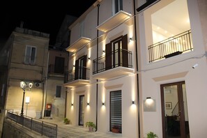 Exterior detail - Room 'Tripla Luxury' with Private Terrace, Wi-Fi and Air Conditioning (Caccamo)