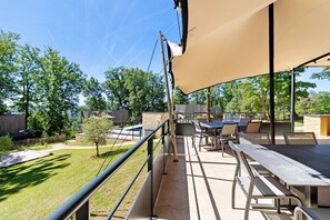 Outdoor dining - Le Pech Eternel - Lodge (Sarlat la Canéda)
