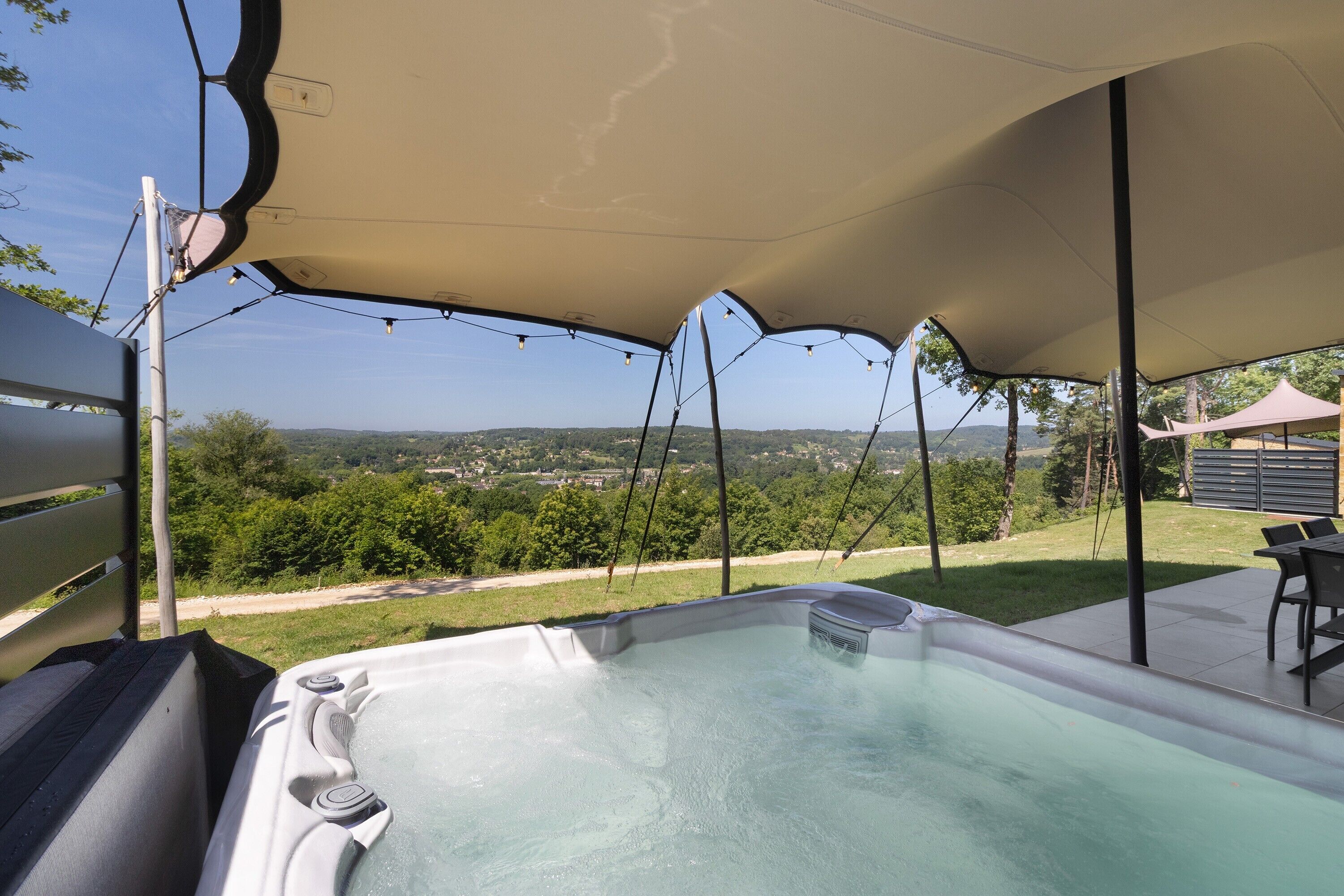 Bain à remous extérieur