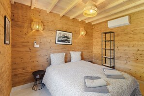 2 bedrooms, WiFi, bed sheets
