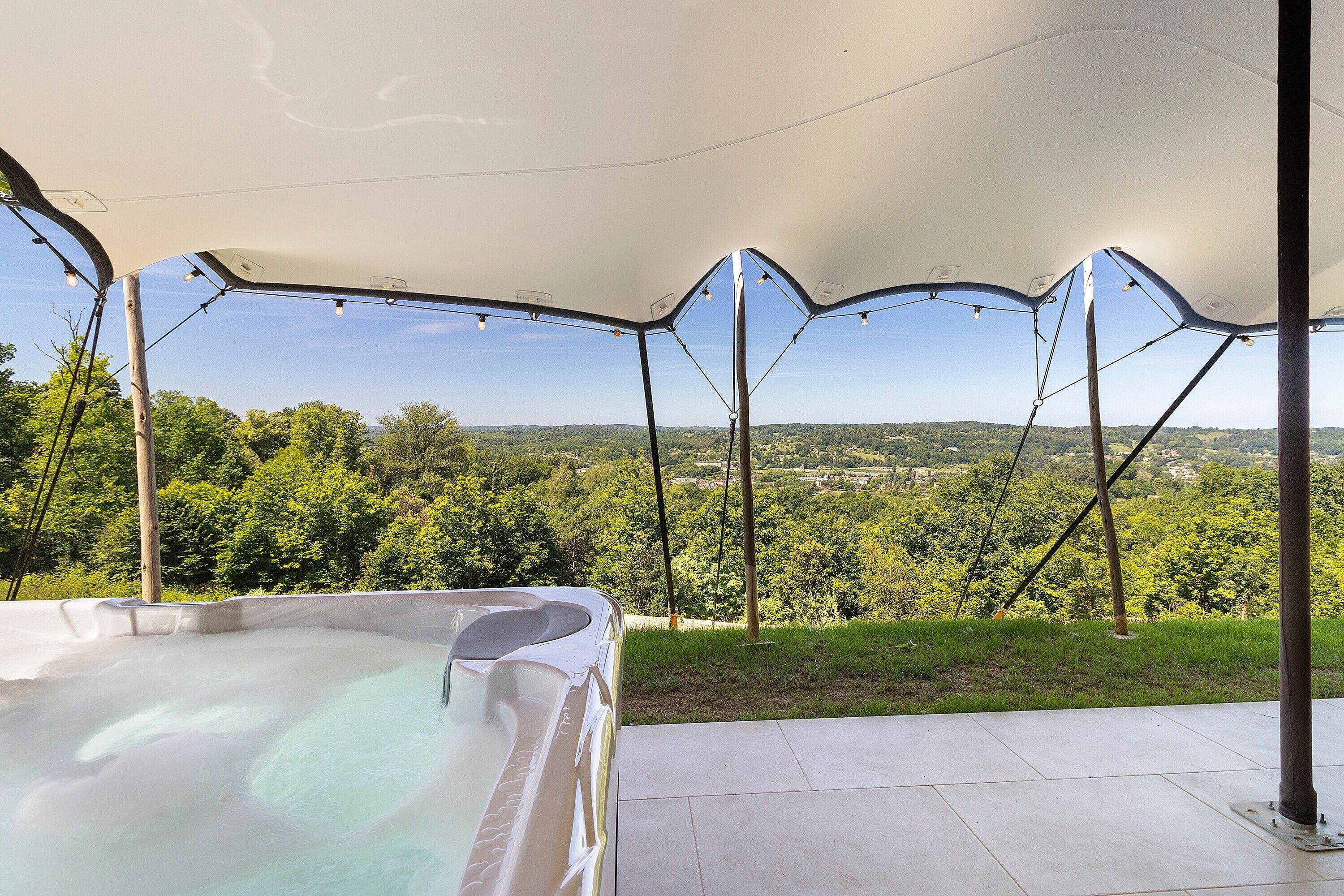 Bain à remous extérieur