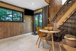 Dining - Le Pech Eternel - Spa Cabin among the Chestnut Trees (Sarlat la Canéda)