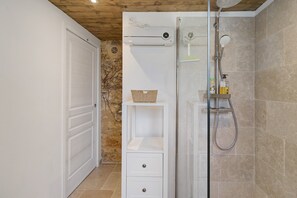 Shower, hair dryer - Gite L'atelier - Near Sarlat, Dordogne (Jayac)