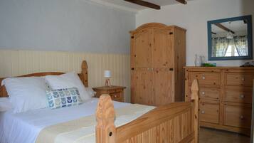 2 bedrooms, WiFi, bed sheets