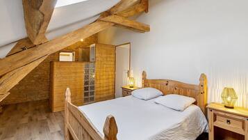 3 bedrooms, WiFi, bed sheets